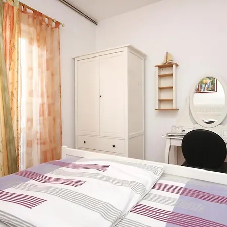 Double Loviste 10181e Πανσιόν 3*